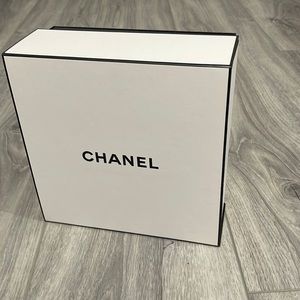 Chanel gift box size 8,5”x8,5”x 4”